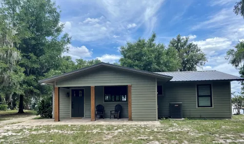 Newly built, charming cozy and quiet river home
