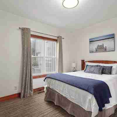 Charming One Bedroom at Snowbridge- Blue Mountain Rooms