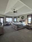 New Luxurious waterfront cabin on Henry's Lake. 26 minutes to West Yellowstone - Hytter