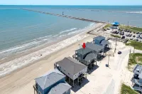 Jetty Sunrise. Pets Welcome. Pedestrian Beach on SAND! New! By Park! Restaurants - 4-Star