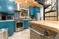 Tree House Oasis, conveniently located in the heart of Bentonville - 4-Star