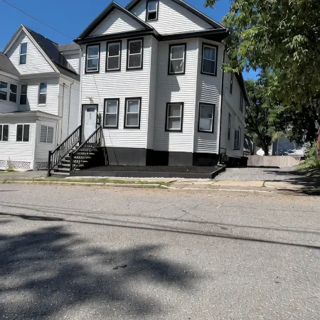 Charming 3-bedroom apartment in superb Schenectady with AC
