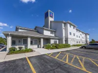 Studio 6 Toronto - Mississauga with Kitchenettes Hotels near Hurontario