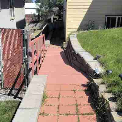Stylish 2bd lower level  apt in newer constructed south hill home Others