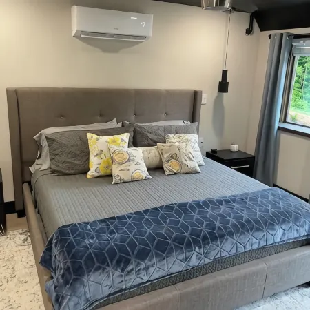 Walker Top Private Quiet Luxury 1 Br. Villa