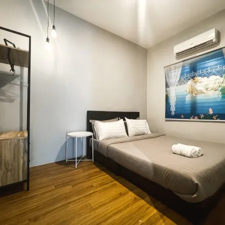 C Private Club House 5B3B 16 pax@Ipoh