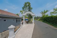 Overstay Villa Batu Megamendung Puncak RedPartner - Bintang 2