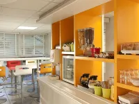 Kyriad ECO - Suresnes - La Défense Hotels in Suresnes