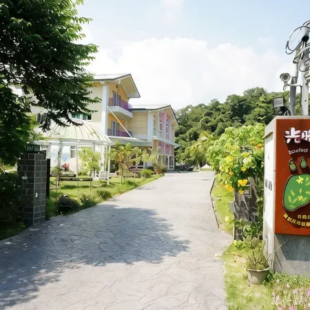 Barefoot Springs Hostel