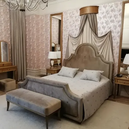โรงแรมรอยัล โรงแรมในเบลโกรอด