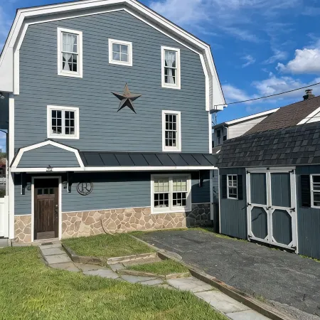 Charming Lake Home on Lake Hopatcong in a quiet cove bring a boat or Waverunner