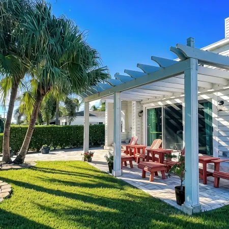 Charming Delray Beach House -Steps to Beach & Atlantic Avenue! VIP Beach Passes!