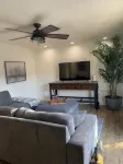 Charming 3-bedroom house with WiFi, AC in Modesto