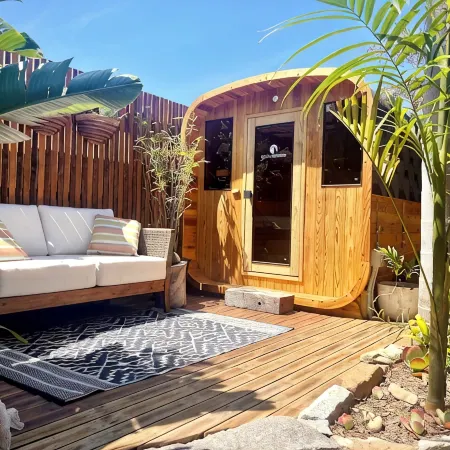 Tathra Tides | Private Sauna | Walk to Beach & Cafes |Tropical Gardens