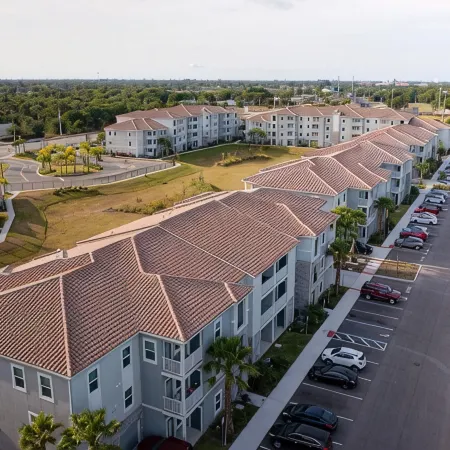 Gorgeous 2 Bed /2 Bath Condo Close to Beaches