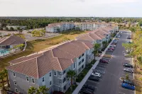 Gorgeous 2 Bed /2 Bath Condo Close to Beaches