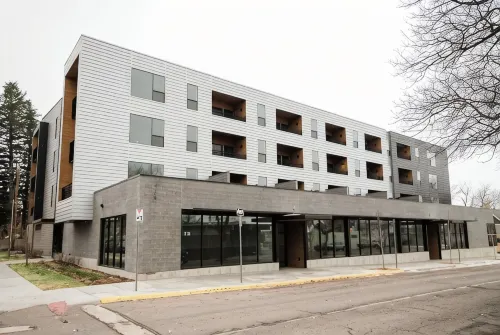 The Bear Den in Downtown Bozeman: Penthouse With Mountain Views - بوتيك
