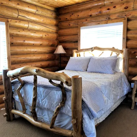 Red Rock Ranch Log Cabin: Large, Fully Furnished, 5 Bdr, sleeps 12, 3 levels Отели в г. Эскалант