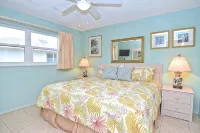 Sunset Boulevard - Beachfront with Tiki hut