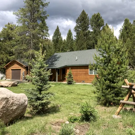 Outstanding Crandall Cabin minutes from Yellowstone, ready for your adventure!