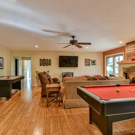 Upscale, Well-Appointed, Spacious Retreat. Close to Everything. Great Amenities.