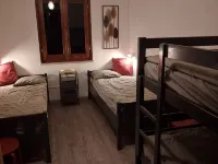 2 bedrooms, 1 living room with kitchen, shower/WC, terraces, Garden, Parking - 陽台