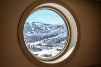 Killer Views   -&-   Highest Reviews   -&-   Great Value  -&-  6 Min to Ski hill
