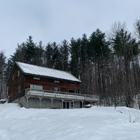 Newly Renovated Rustic style home w/luxury bathrooms  & mountain views, Sereni