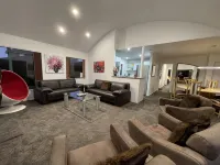 Luxury Home Next to Ocean & Walkway,  Restaurants, Cafes, Aquatic Centre & CBD - 2성급