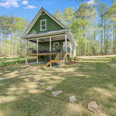 Rainyville - Emerald: Charming cottage with loft in Walhalla, South Carolina