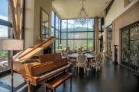 Redstone Mansion - Luxury Mountaintop Views of Pisgah National Forest - 5-Star