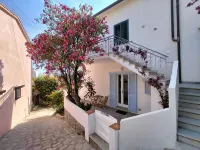 Modern Seaview Apartment with 2 Bathrooms and Beaches Just Steps Away - 3-Star
