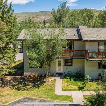 Prime Location Townhouse in EagleVail, perfect for Ski and Summer vacations
