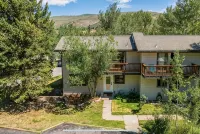 Prime Location Townhouse in EagleVail, perfect for Ski and Summer vacations - 3-Star