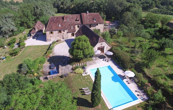 Charming 2 Bedroom Cottage, Air Conditioning, Private Garden,Pool and Games Room