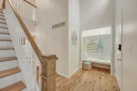 Hot Tub, Family Friendly + 2 King Beds, Game Room, Secluded -Close to SB & Beach