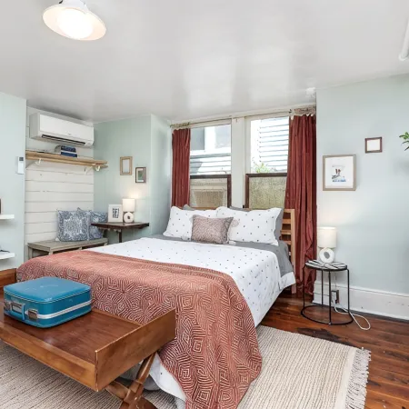 Queen City Hideaway - walk downtown, newly reno, classic, and cozy with views!