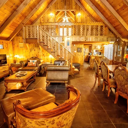 Yosemite Mountain Chalet with private sauna, decks, fireplace, air hockey & WiFi
