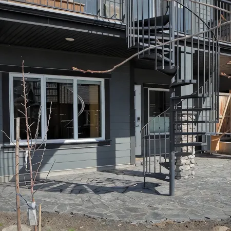 Bright and sunny 1-bdr guest suite in South Calgary