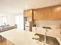 Brand new settled house near shops with Netflix - บังกะโล