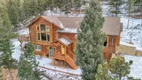 Views! Luxury Cabin. HotTub. Near Red Rocks, Parks & Trails. Sleeps 8
