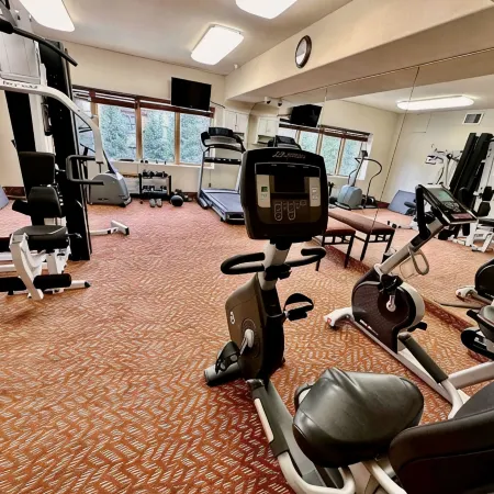 Studio + hot tub/pool- Next to lifts/brewery/food