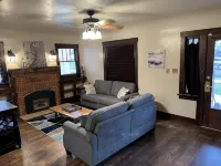 Nice Cozy 2 Bedroom 1bath house Close to DT Winslow - WiFi