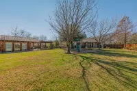 Modern luxury home - on 1/2 acre near Kalahari - 4성급