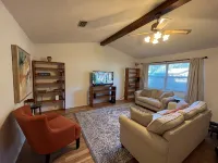 Cozy, Peaceful and Quiet Deerwood Cottage - Homestays
