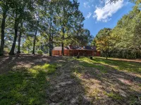 Cabin Bliss - Just 1 Mile from Lake Lanier / 5 Acre / 5 BR with Hot tub