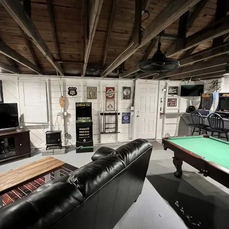 Relax at this beautiful Historic Intracoastal Waterlily Cottage + Game Room
