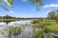 Lakefront Gateaway at Chambers Lake - 3 bd 2 ba w/ AC - 4-Star
