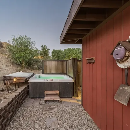 Sun Ray Ranch Cabin between Joshua Tree and Palm Springs