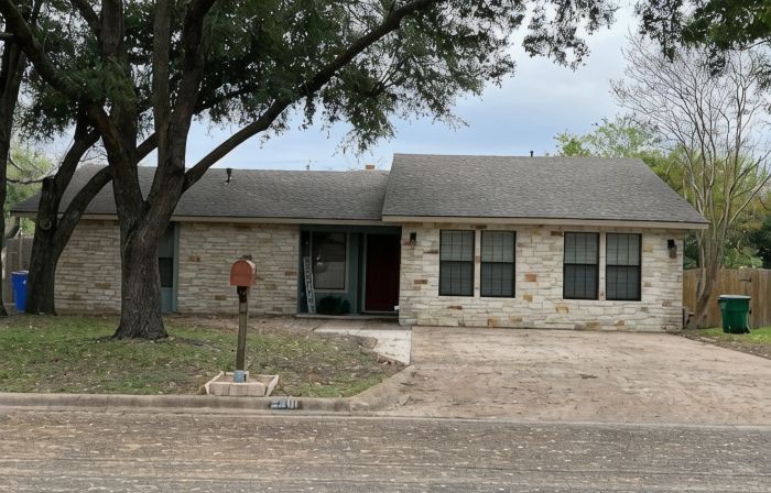 Cozy 3 BR + screened porch & FP